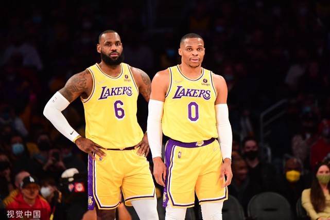 湖人|NBA-湖人變陣！霍華德頂替小喬丹，塔克仍首發(fā)，詹威帶隊(duì)止連敗