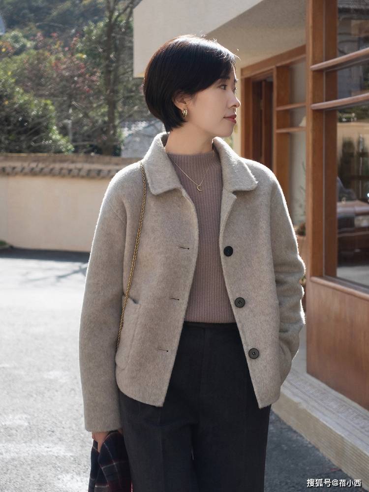 显得 简约、精致、优雅、高级,这就是“毛呢外套”穿搭的范,值得参考