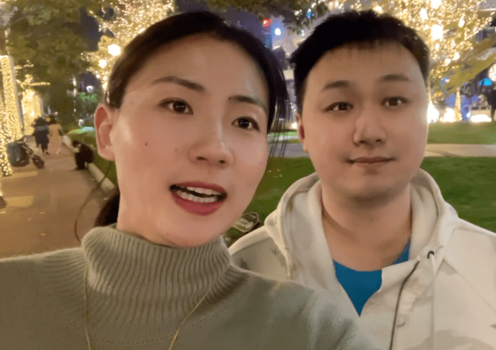 张琳|中国世界冠军夫妻庆祝圣诞！游泳冠军“耍宝”，沙排一姐笑得开心
