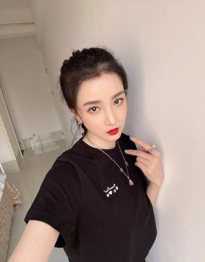 因为|陈小纭回应《浪姐2》争议，做艺人装就太累了，姜思达赞其很真实