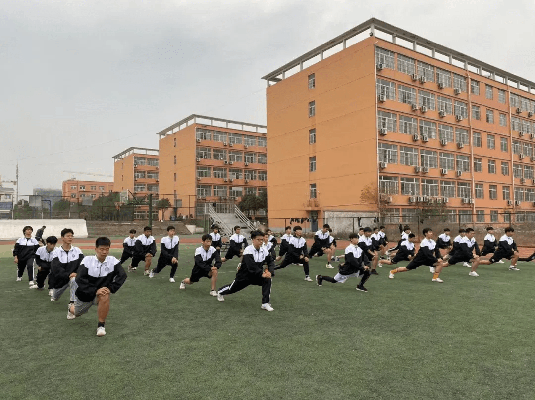 唐河县育才实验学校本科艺体类考生上线率73.