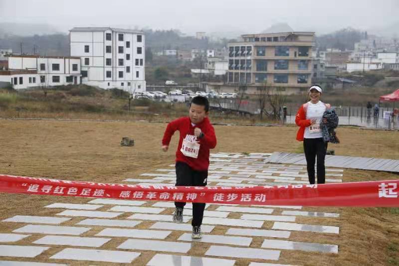 足迹|“追寻红色足迹、感悟革命精神”徒步活动在花溪高坡开赛！