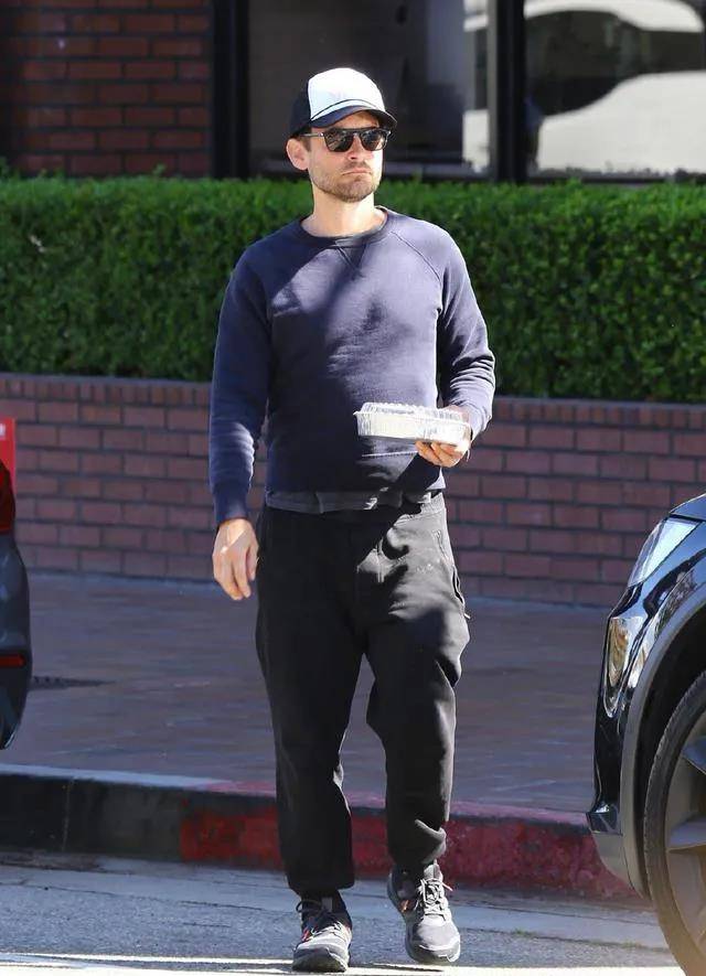 全球|《蜘蛛侠3》三蛛同框！46岁托比马奎尔复出，苍老憔悴，令人唏嘘