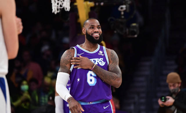 詹姆斯伤病有官方报告 a99839119cf644848e14684a12cdfede.jpeg