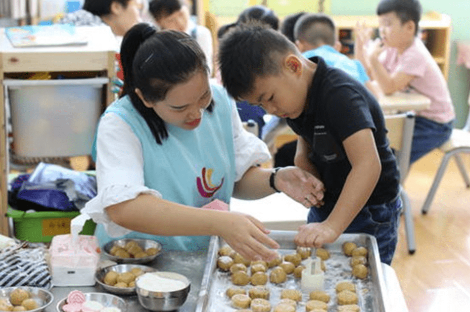 家长|幼儿园将有延时服务？教育部门作出回应，有人欢喜有人忧