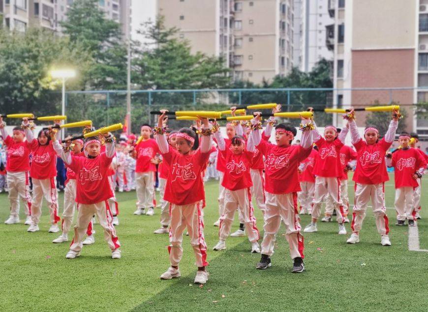 步伐|福州市融侨小学：超萌超酷！体艺节开幕式燃爆
