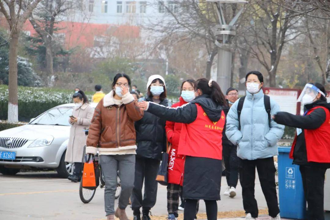 渭南|直击现场：暖心护考，渭南师范学院这样做！