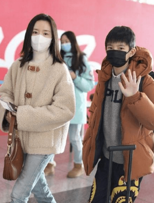 梁小友变形计早年嘉宾少年变油腻大叔开面馆自己骑车送外