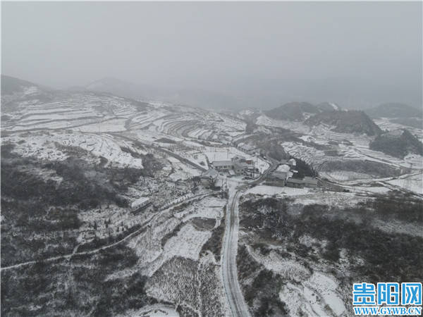 息烽县|【图集】空旷辽远！航拍雪中息烽县老厂村