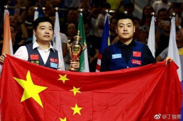 中国名将3-1小组夺冠，4-3逆转特鲁姆普，4-2击败希金斯，1将挑战世界第一 