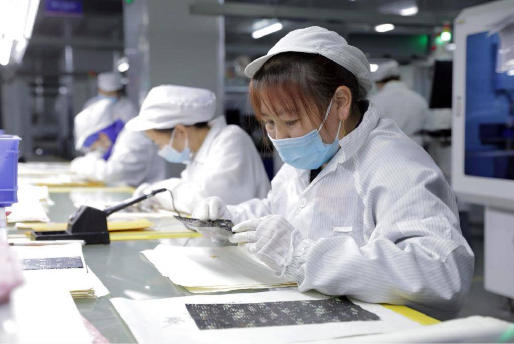 质检员被设立在生产线的末端,不需要从早到晚忙不停,主要检查生产过程