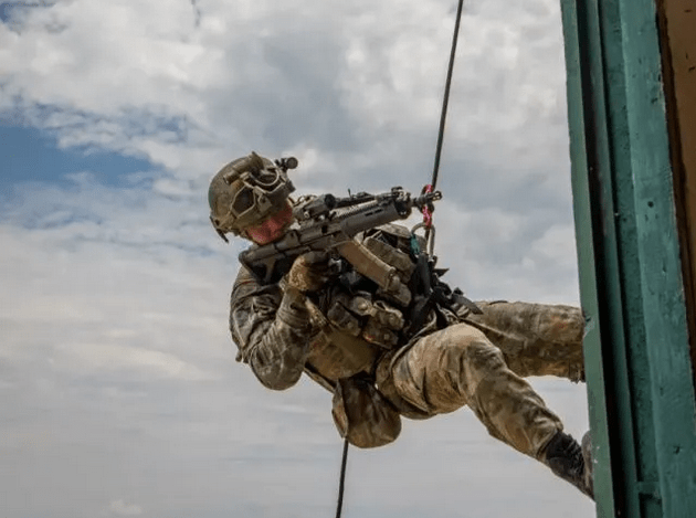 星空迷彩酷似美军191202豪华配置雷神突击队有多强