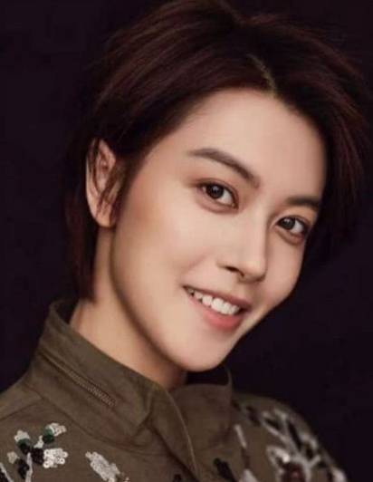 原创她被称为中国最帅女孩逛街被女生纷纷表白网友被掰弯