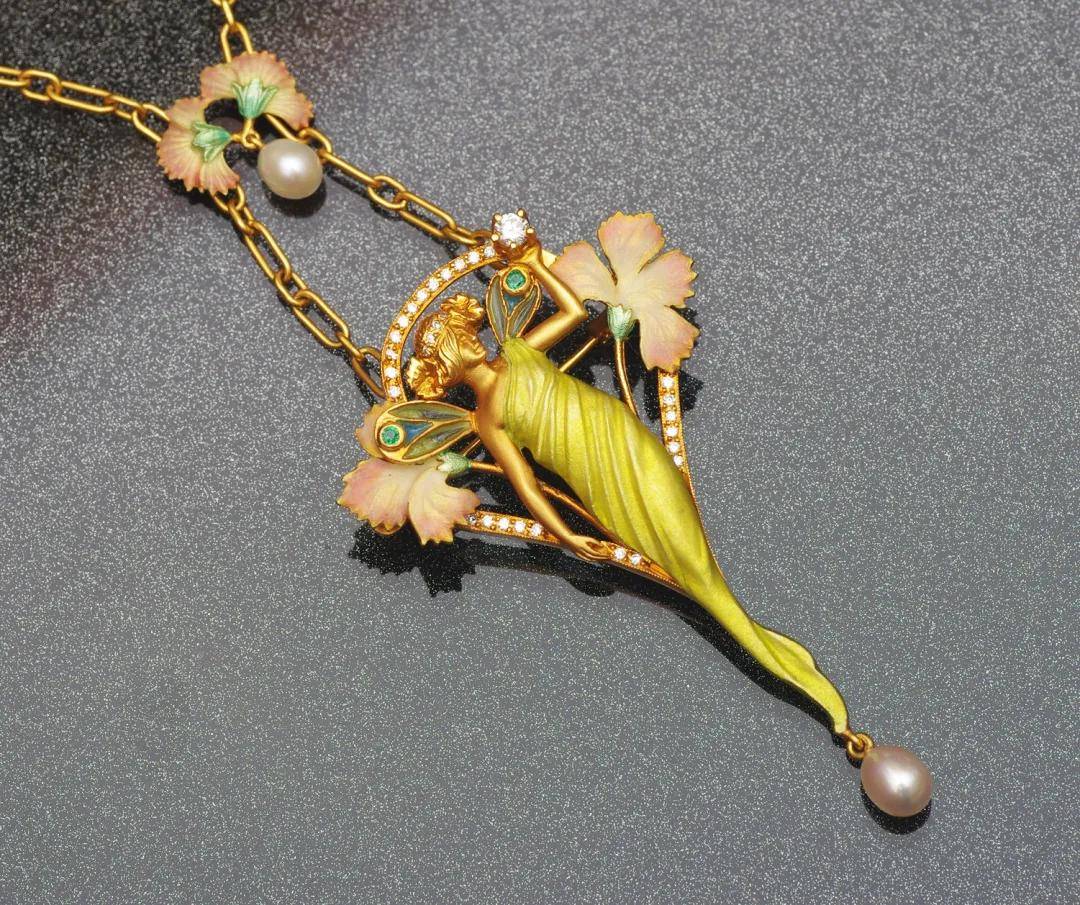 关于绘画,建筑,雕刻,服饰,珠宝,家具,平面设计等领域的装饰艺术运动