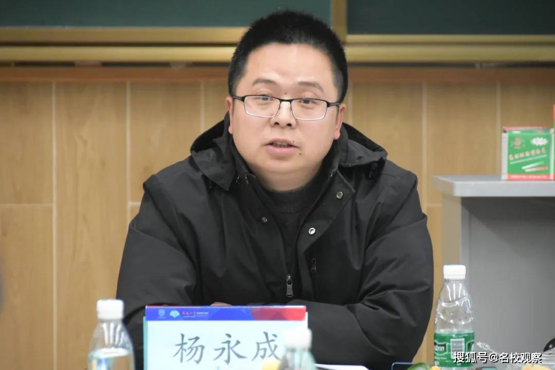 高中部校长杨永成简要介绍了学部的发展现状与办学思路,畅谈了学部的