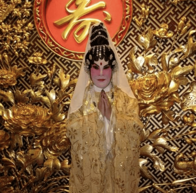手术台因整容的女明星：有人自毁前途，有人甚至身亡