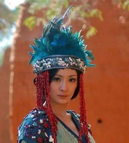 发型头上能干这么多事！女明星奇葩发型数不完，丑拒，但笑得捂不住嘴