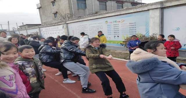 激情元旦绽放快乐淮安区横沟小学庆元旦活动之拔河比赛