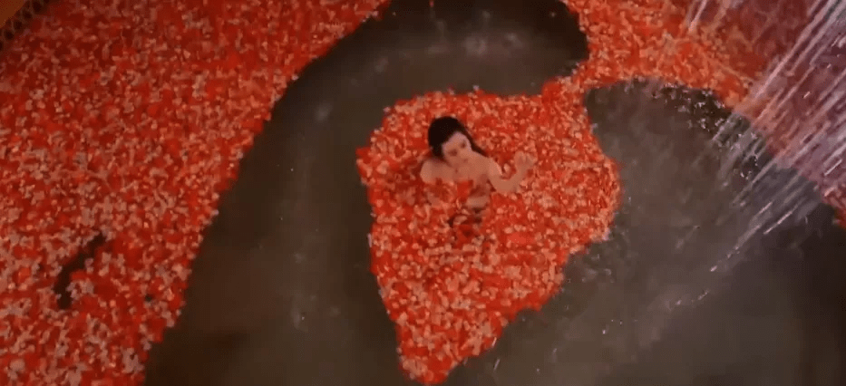 戏份 这令人窒息的审美,影视剧里的大胆配色,只要你敢想,导演就敢配