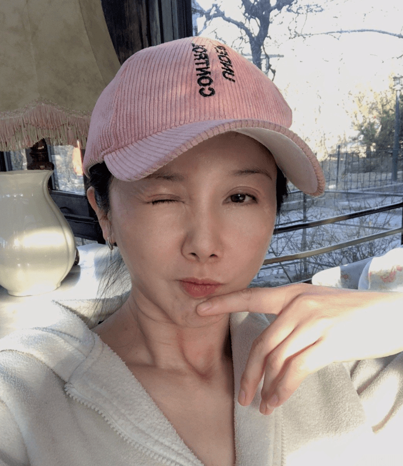 后遗症那些乱整鼻子的女星还好吗？后遗症一大堆，杨幂金晨都开始崩了