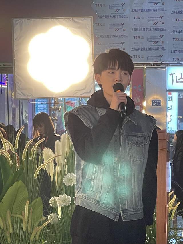 演技|和周迅演母子人气飙升，周翊然长沙被迷妹围堵，坦然面对演技质疑