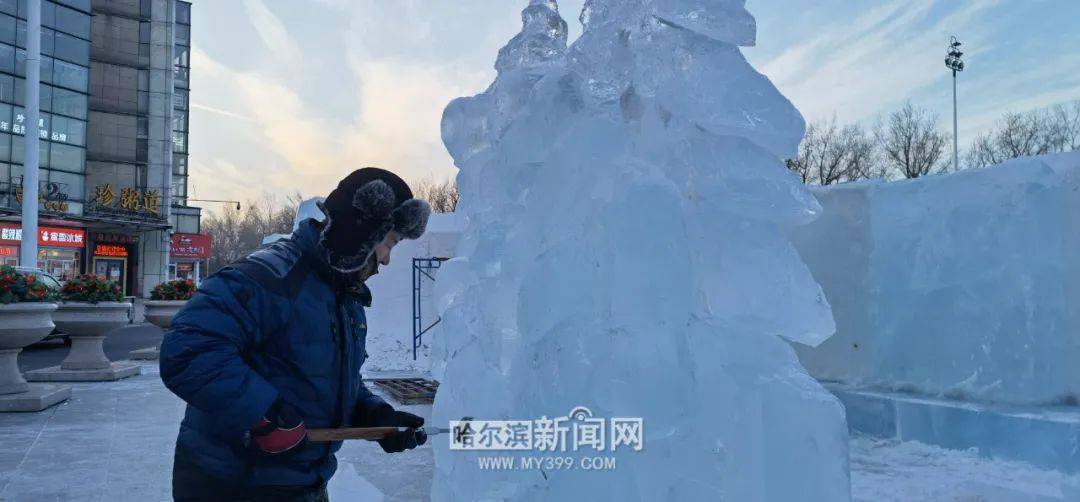 江畔|超宽大滑梯搭建中，雪房子有门窗了……沿江冰雪景观上新，超期待！