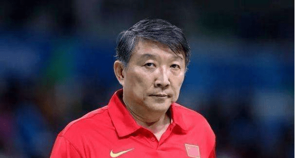 吉林|山东输四川球迷炸锅了！徐长锁该不该下课呢？其实有一点更重要