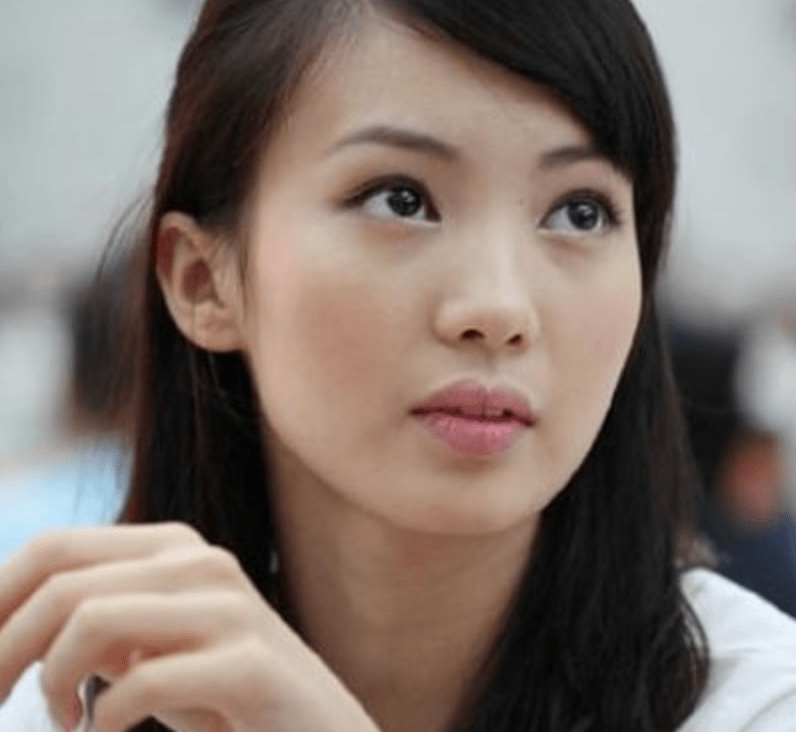 后遗症那些乱整鼻子的女星还好吗？后遗症一大堆，杨幂金晨都开始崩了
