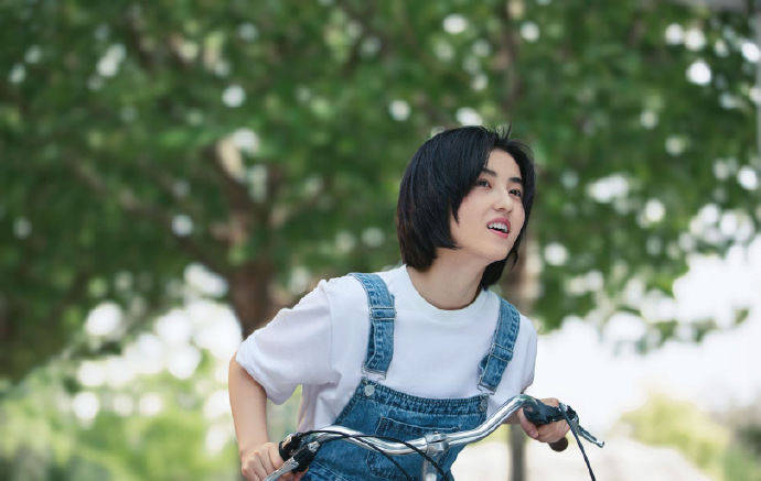 眼睛眼睛不大但很美的女明星，我只服这3位！笑起来太迷人了