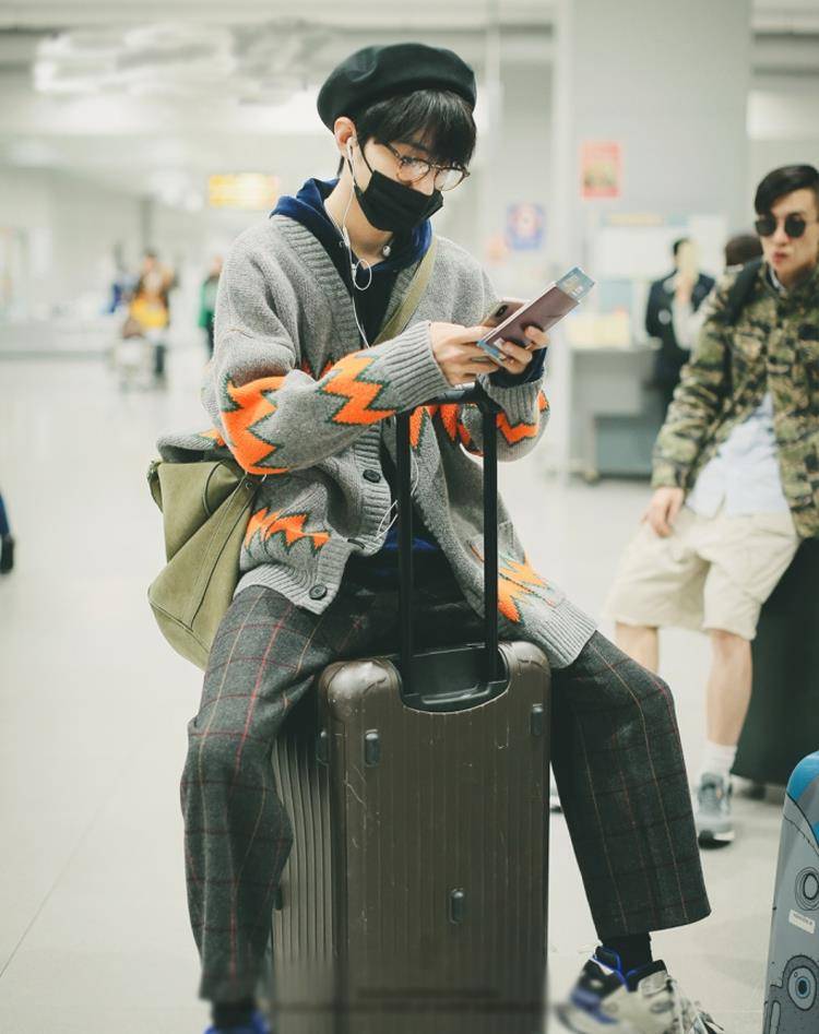 情侣 2021年新款男明星同款毛衣来了,大家快来康康!