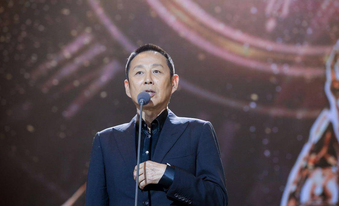 佼佼者|星二代中的佼佼者，20岁成影帝，24岁结婚生女，旗下有11家公司