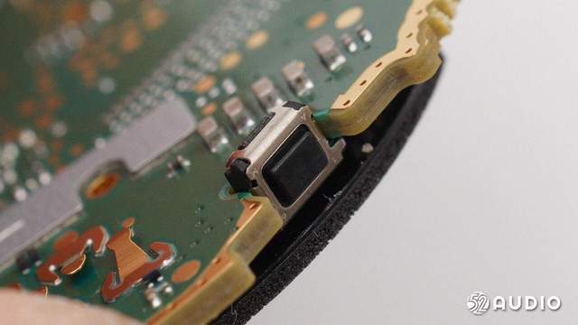 采用美信光学传感器，豪鹏科技电池，GARMIN佳明VENU2手表拆解报告