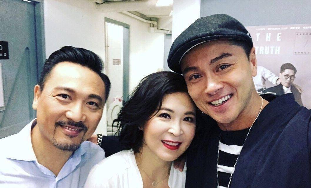 52岁苏玉华受男同性恋友人离世影响恋爱24年才突然签字结婚