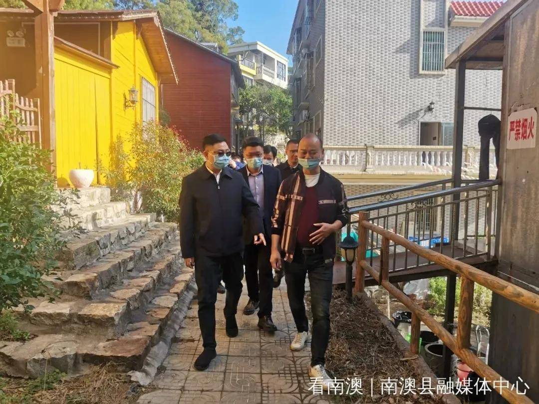 12月29日上午,南澳县委书记张林带队检查节前疫情防控,安全生产和森林