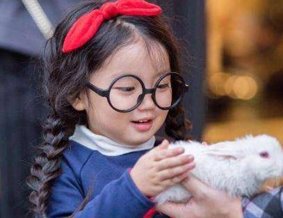 很漂亮|有种“整容式”长大叫阿拉蕾，从软萌可爱到精致面孔，美成小仙女