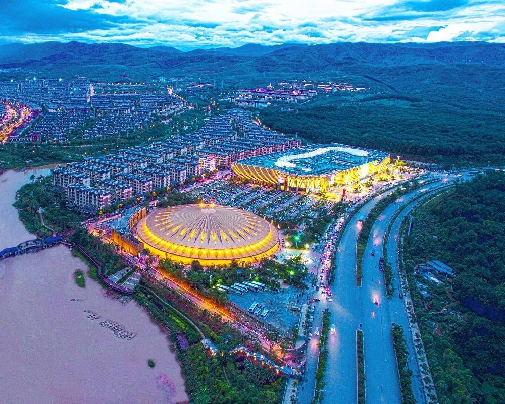 融创西双版纳旅游度假区位于景洪市西北部,是唯一以"西双版纳旅游度假