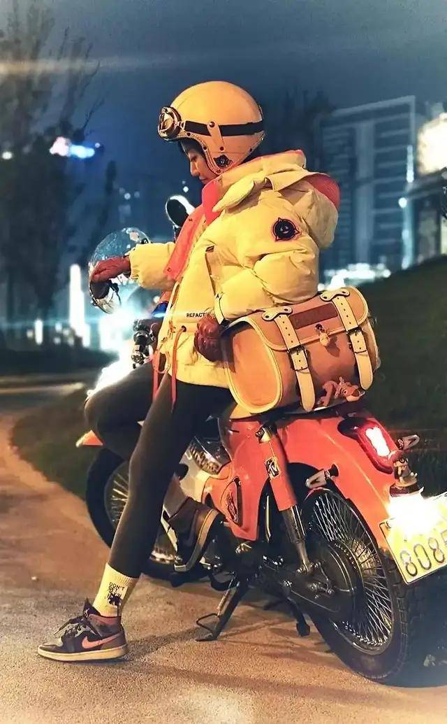 大诗兄与宗申yami一直在路上我记得比较深刻的一次就是,有一天下班