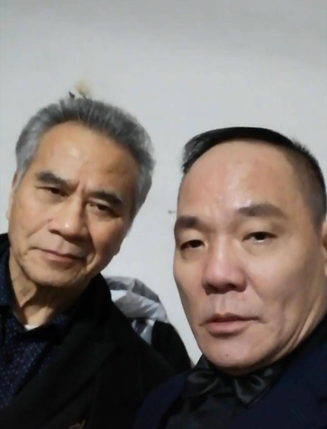 杨泽霖|71岁“欧阳锋”朱铁和近照，目光如炬显冻龄，曾隐退20年之久