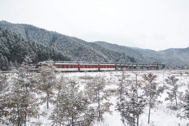 温泉之乡|元旦假期怎么过？一家人去明月山，滑雪泡汤还有雾凇美如仙境，离长沙仅3小时