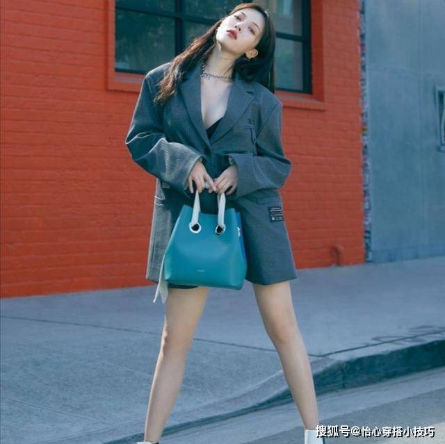 最新时尚穿搭教学 a663168def1d4e348d154f376b578b06.jpeg