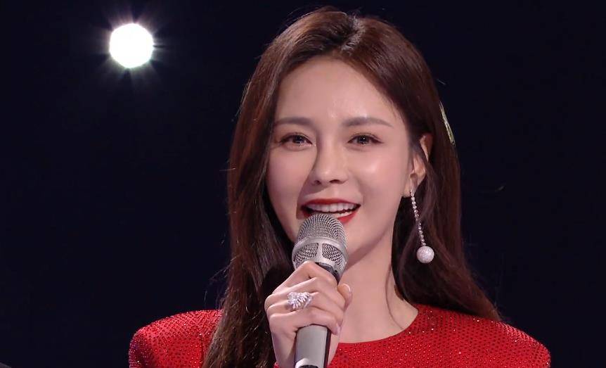 穿越|何炅和吴昕相拥,天天兄弟秀戒指,尴尬了多少人?