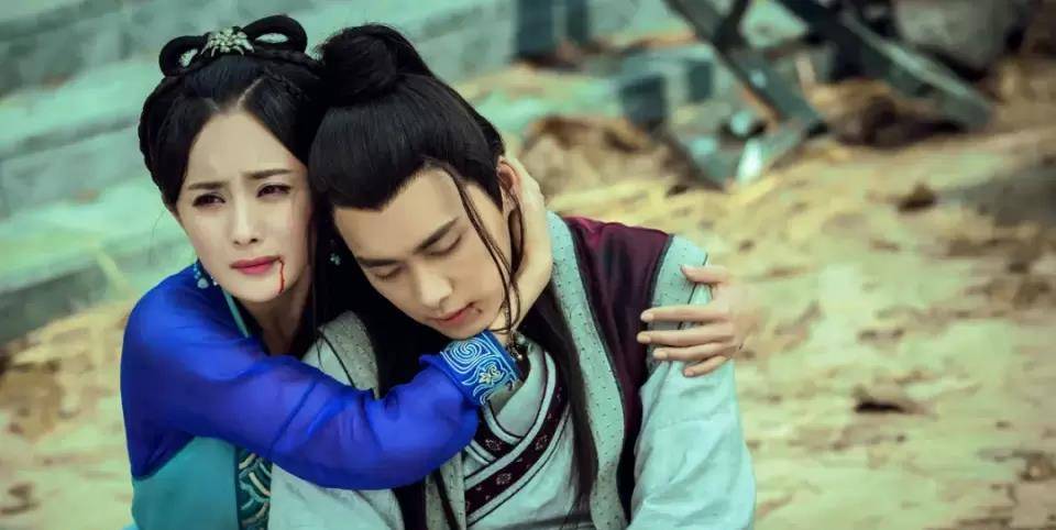 发型为什么迪丽热巴的脸上总有两根刘海?