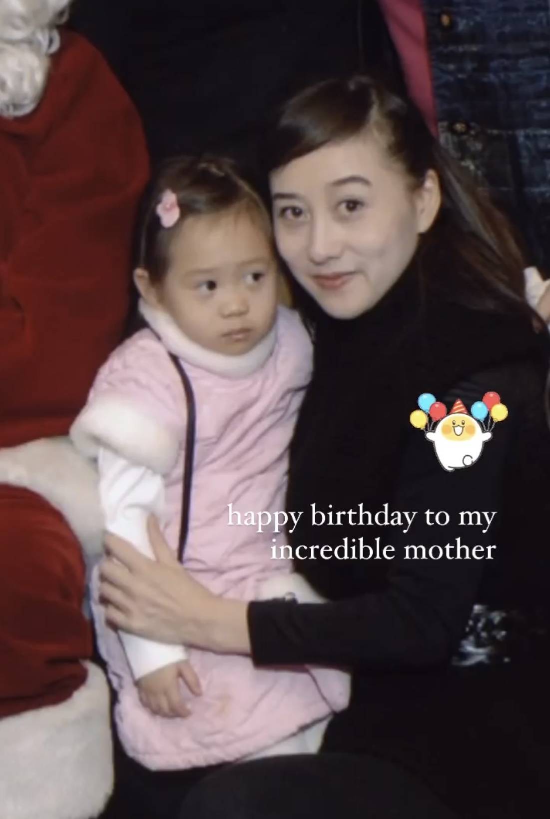 原创李连杰携女儿为利智庆60岁生日一家聚餐合照女儿晒旧照送祝福