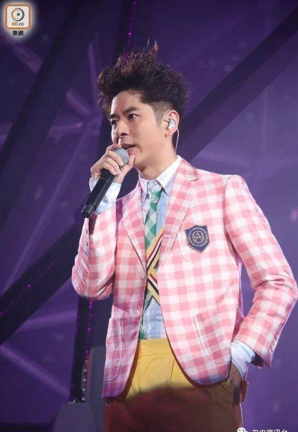 舞台|生命中重要的三个女人！许廷铿演唱会感动到哭