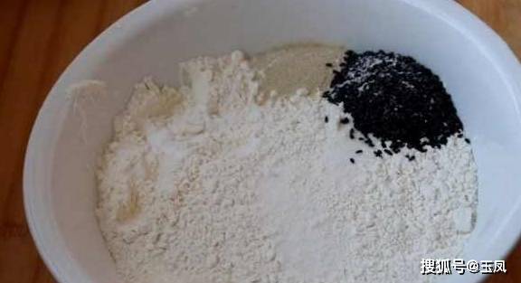 盖子|5分钟解决一家人早餐,又香又软,凉了也不硬,比汉堡还好吃!