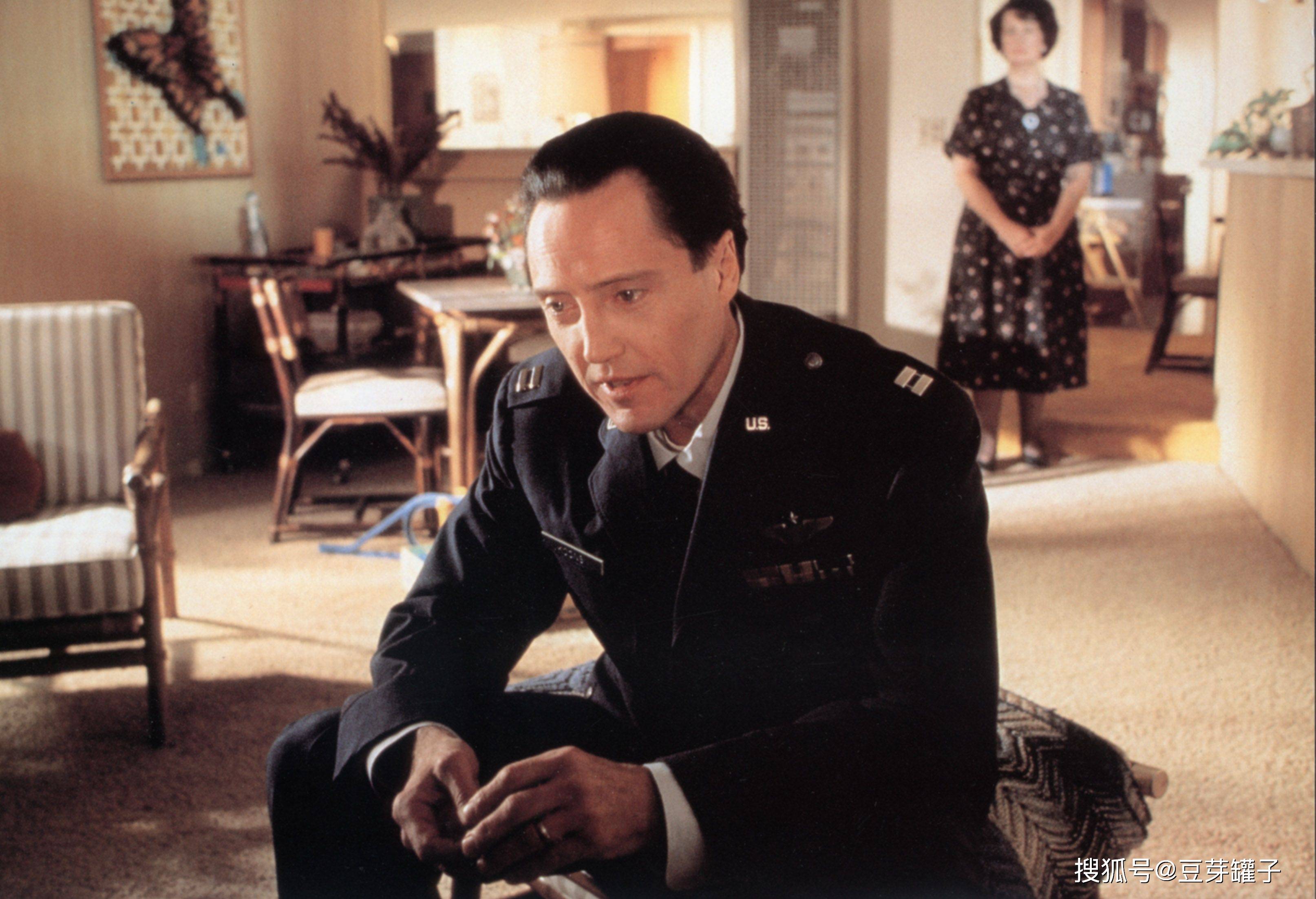 时代|《低俗小说》：后现代经典电影，影响一个时代的经典神作