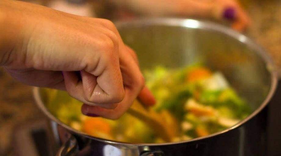 绿叶菜隔夜产生亚硝酸盐是真的吗 3c3209deab9c4a12ae4e8d3b89e5088c.jpeg