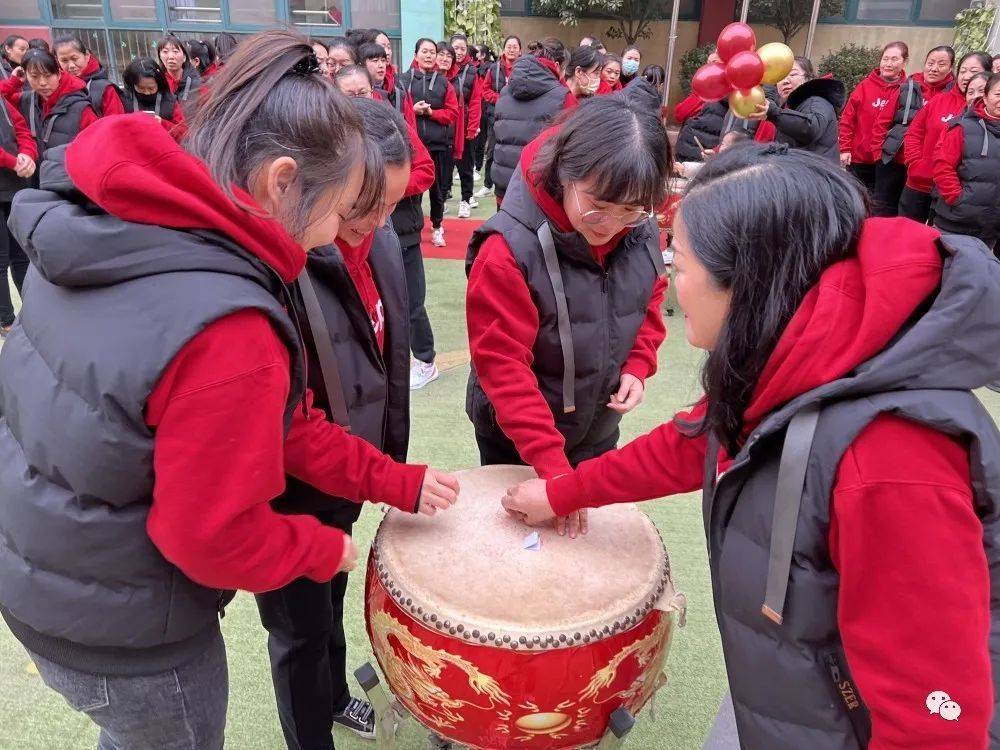 活动|“同”心迎新年 童趣庆元旦——丝雨幼儿园迎新年 迎元旦联欢活动