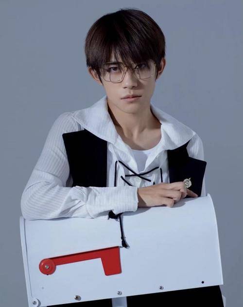 易烊千玺爸爸是谁 cea98b4cba704bebac076a359c72bd56.jpeg