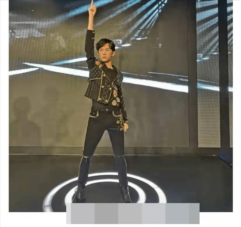 整体|原来蜡像的头发也会有变油的困扰?三天后的蜡像像极了我们自己